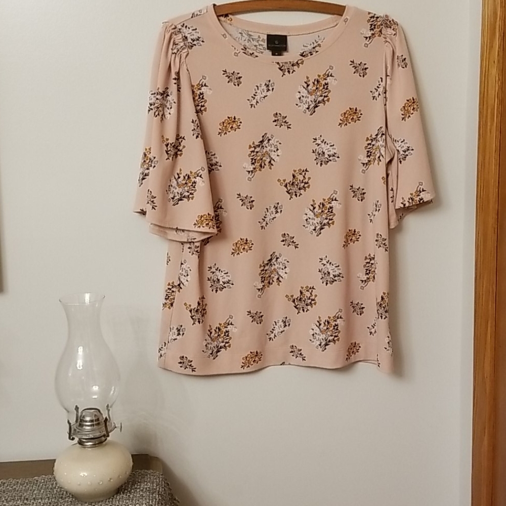 Worthington floral flutter sleeve blouse